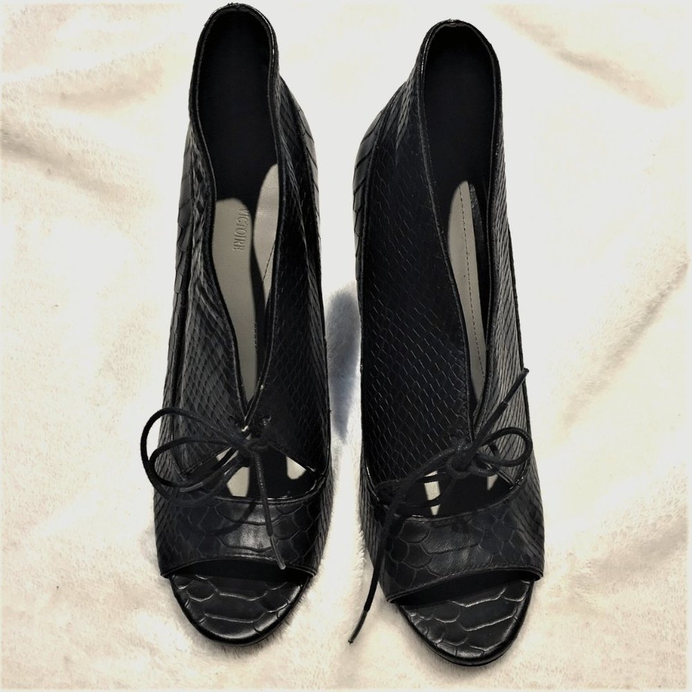 "Pour La Victoire" Vika Black Python Peep Toe
